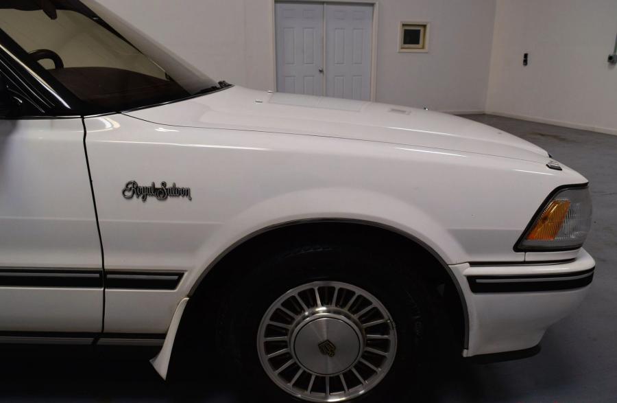 Детали экстерьера Toyota Crown Royal Saloon Super Charger Hardtop (MS137) 1991 года  (фото 19 из 98)